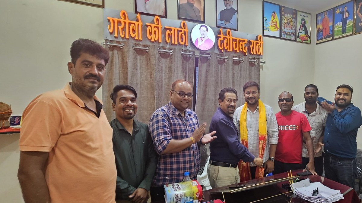 फुटबाॅल चैम्पियन अभिषेक का न.पा. उपाध्यक्ष देवीचंद राठी द्वारा अभिनन्दन