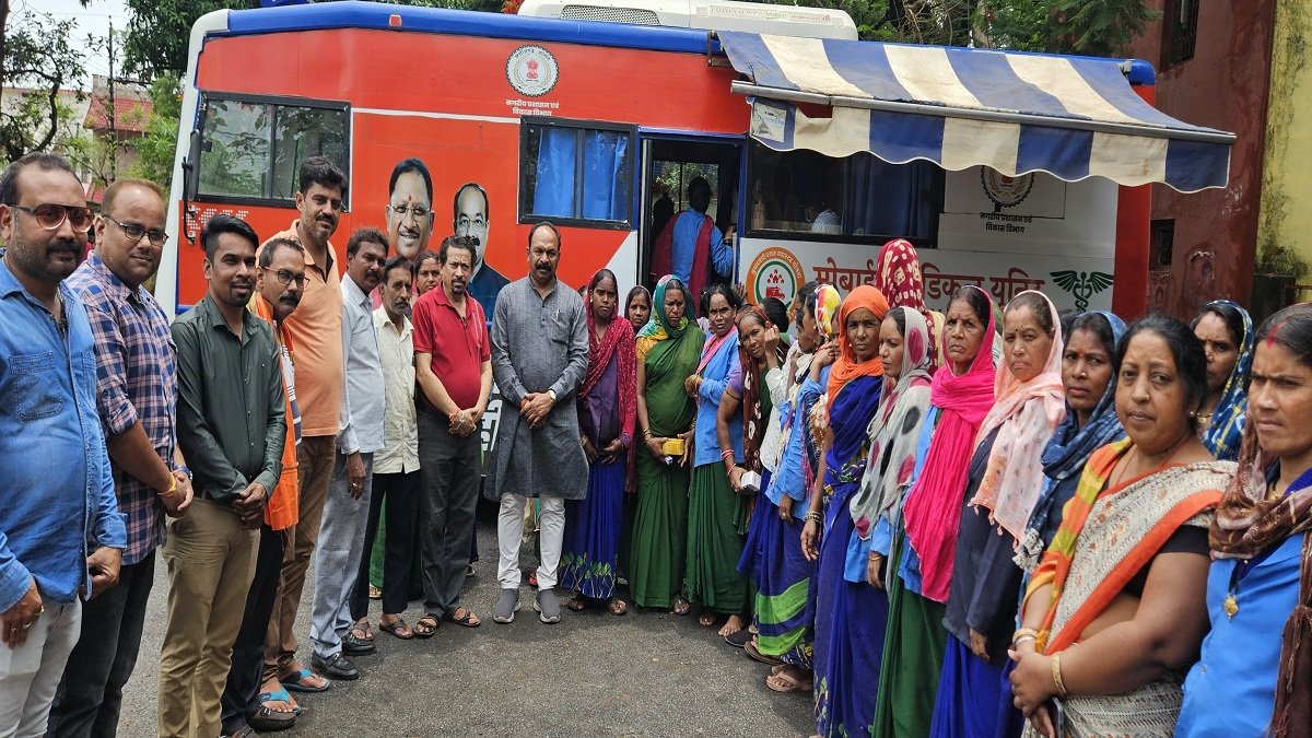 अहिल्याबाई होल्कर 300वीं जयंती कार्यक्रम में एम्बुलेंस सेवा स्वास्थ्य परीक्षण