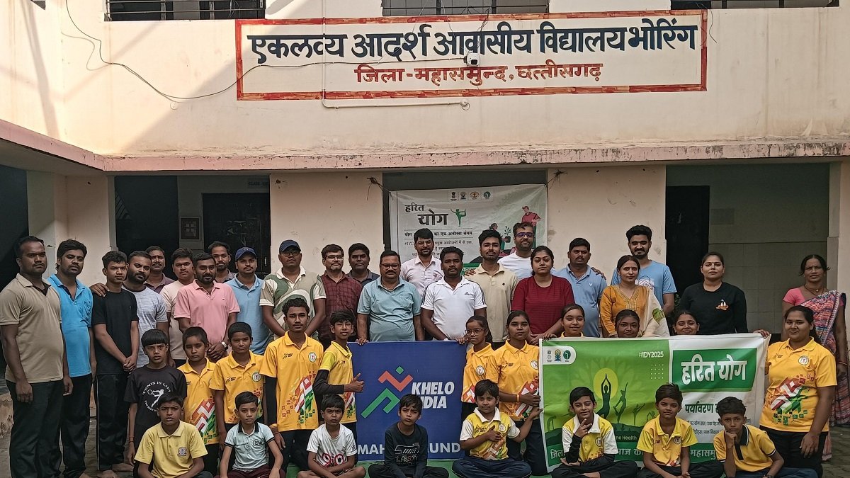 आर्चरी ट्रेनिंग सेंटर व एकलव्य विद्यालय भोरिंग में योगाभ्यास का आयोजन