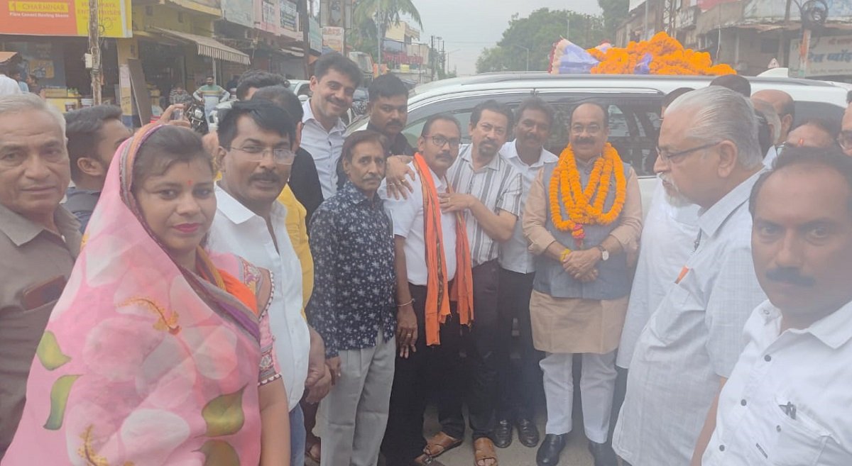 उपमुख्यमंत्री नगरीय एवं प्रशासन मंत्री का महासमुन्द आगमन पर स्वागत-राठी