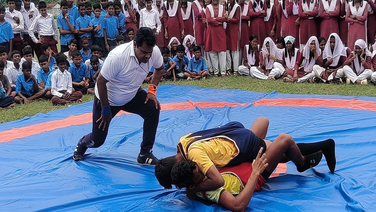 जिला स्तरीय कुश्ती प्रतियोगिता गांजर बागबाहरा में संपन्न बना विजेता।